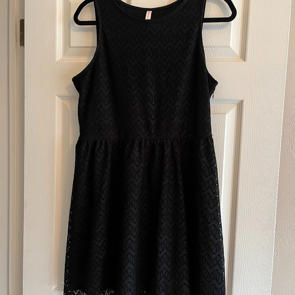 Black Sleeveless Dress with keyhole detail